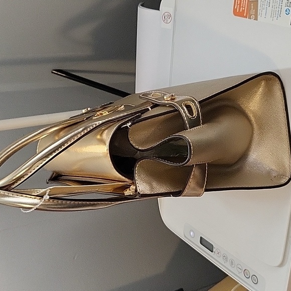 NWT MICHAEL KORS PALE GOLD CARMEN SATCHEL - Picture 3 of 14